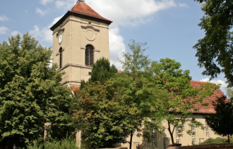 Das Bild zeigt die Dorfkirche Fahrland